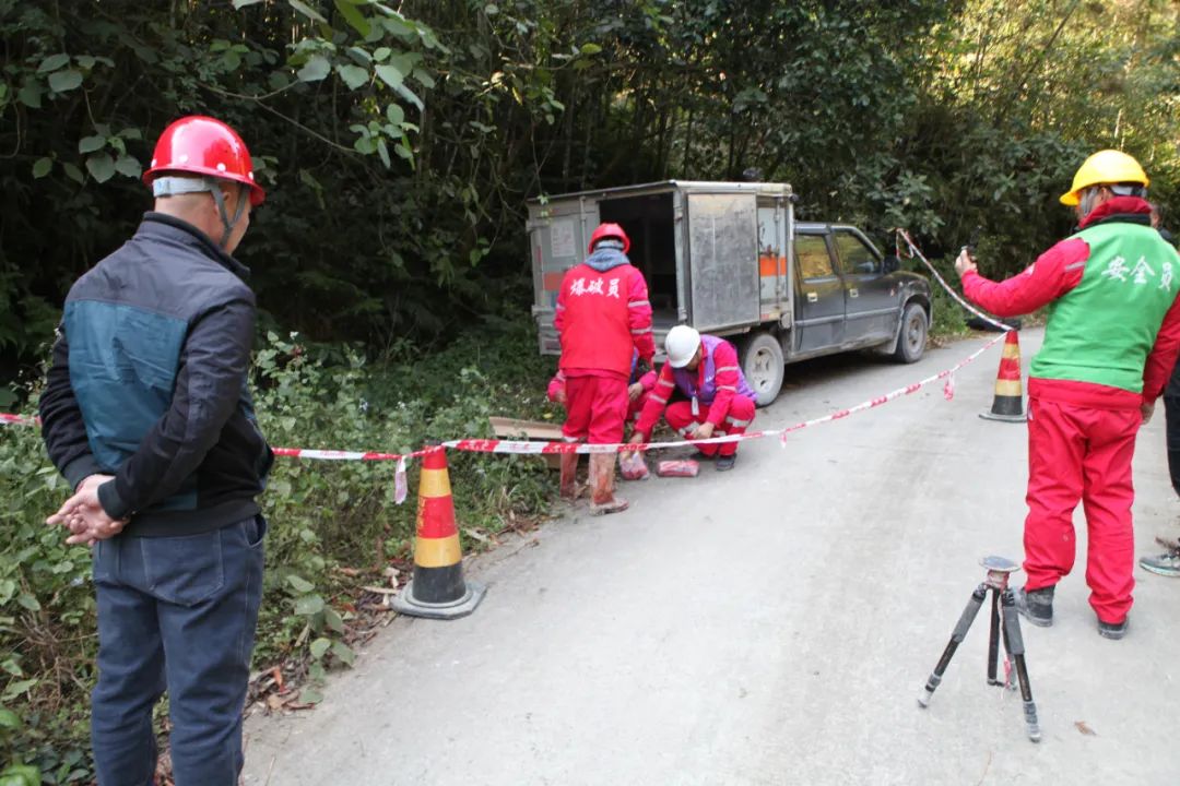 融水捣毁一处非法开采矿洞