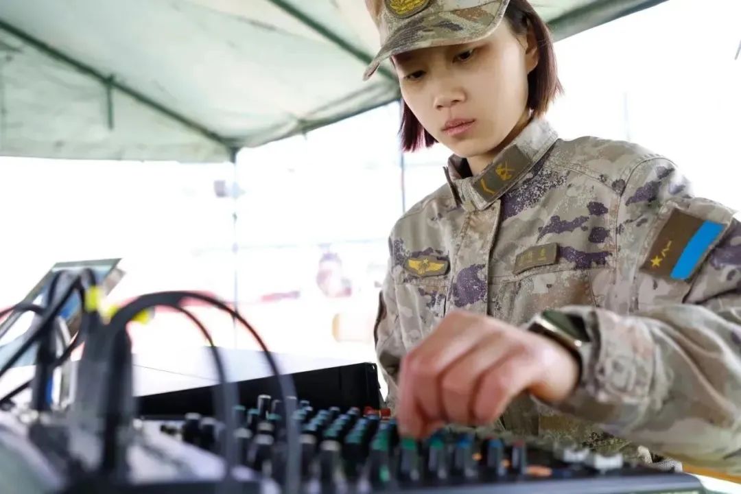 胜由信息通!空军通信兵开年实战化演练