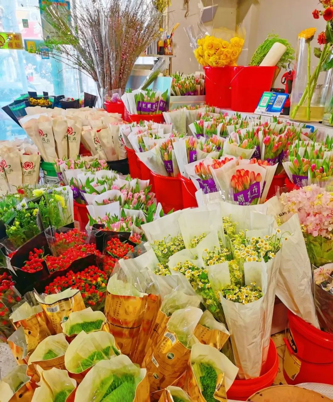 娇艳的多头玫瑰,各色渐变的绣球……每家花店都有自己主打的招牌产品