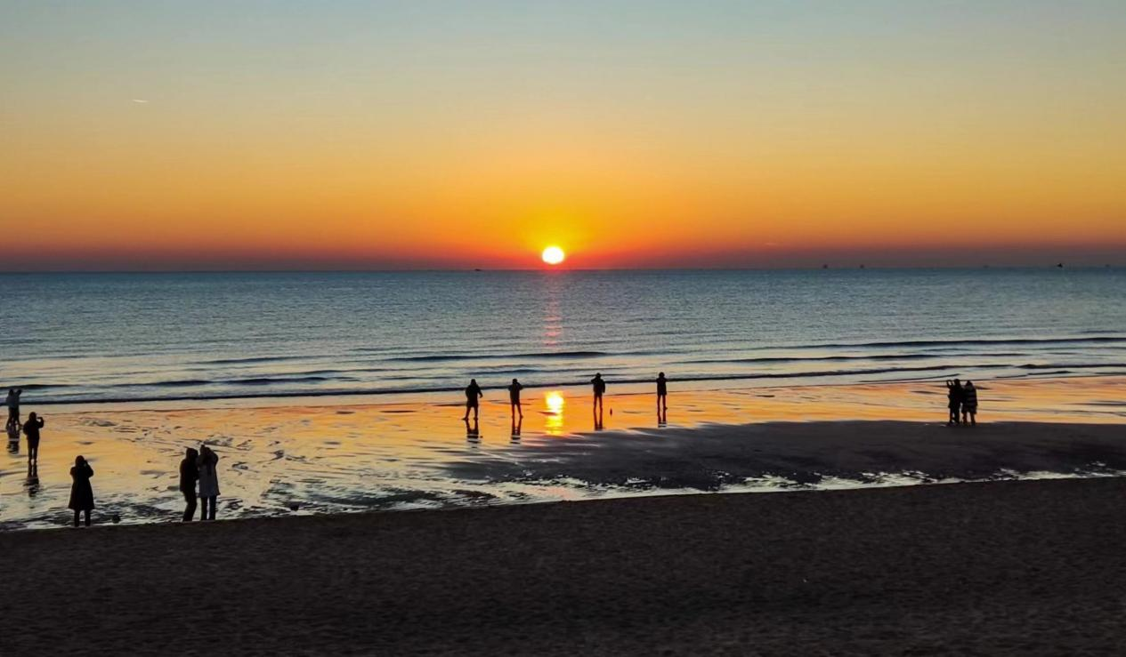 山东日照:黎明曙光破晓 绝美日出照亮世界