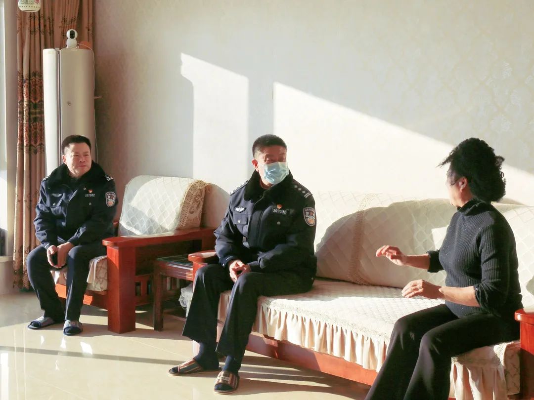 铸警魂——桦甸市公安局党委开展警察节系列走访慰问活动