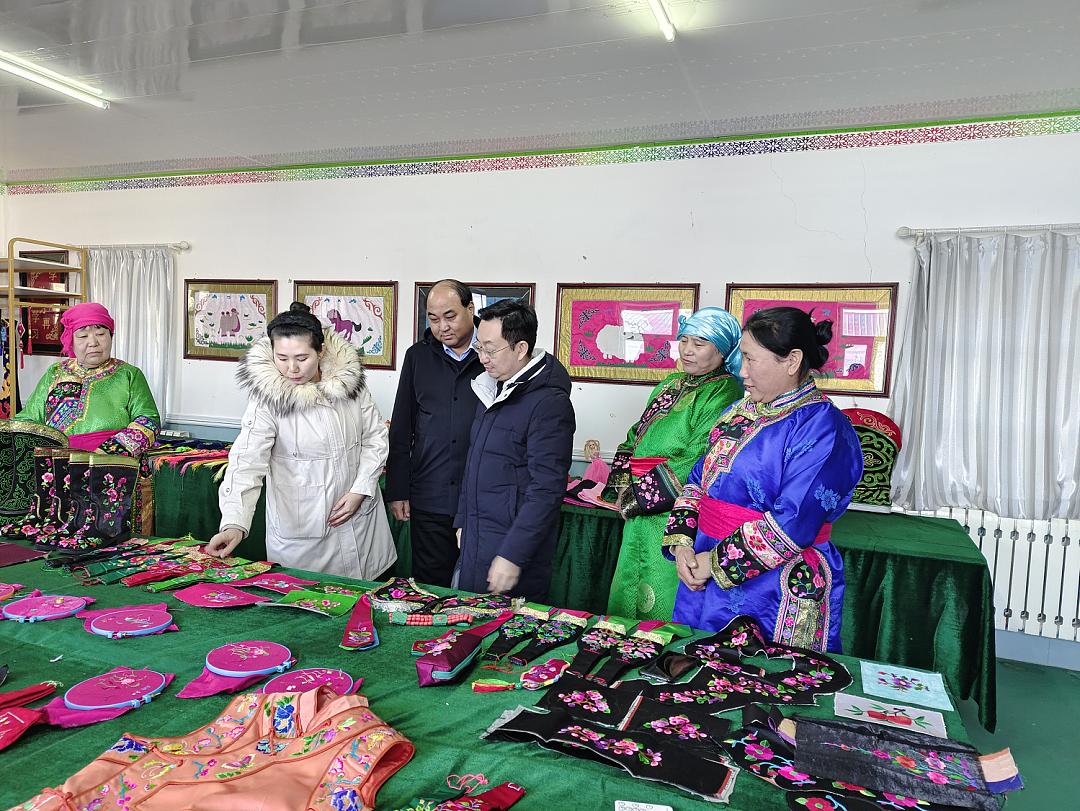 于凌浩到乌力吉木仁苏木调研指导工作_澎湃号·政务_澎湃新闻-the