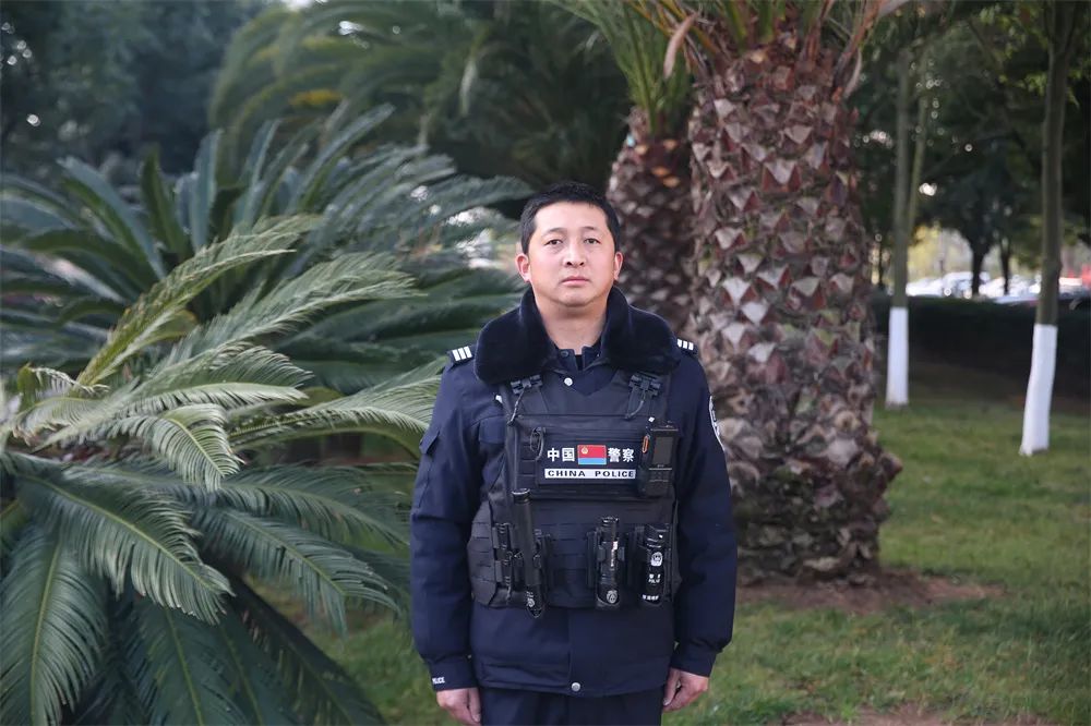 你好,警察节|安宁法院两名辅警获表彰!