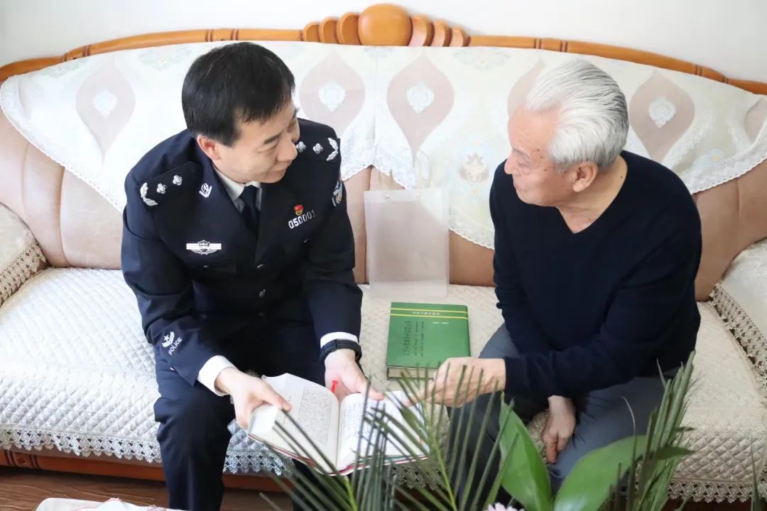 毛振海同志开展人民警察节走访慰问