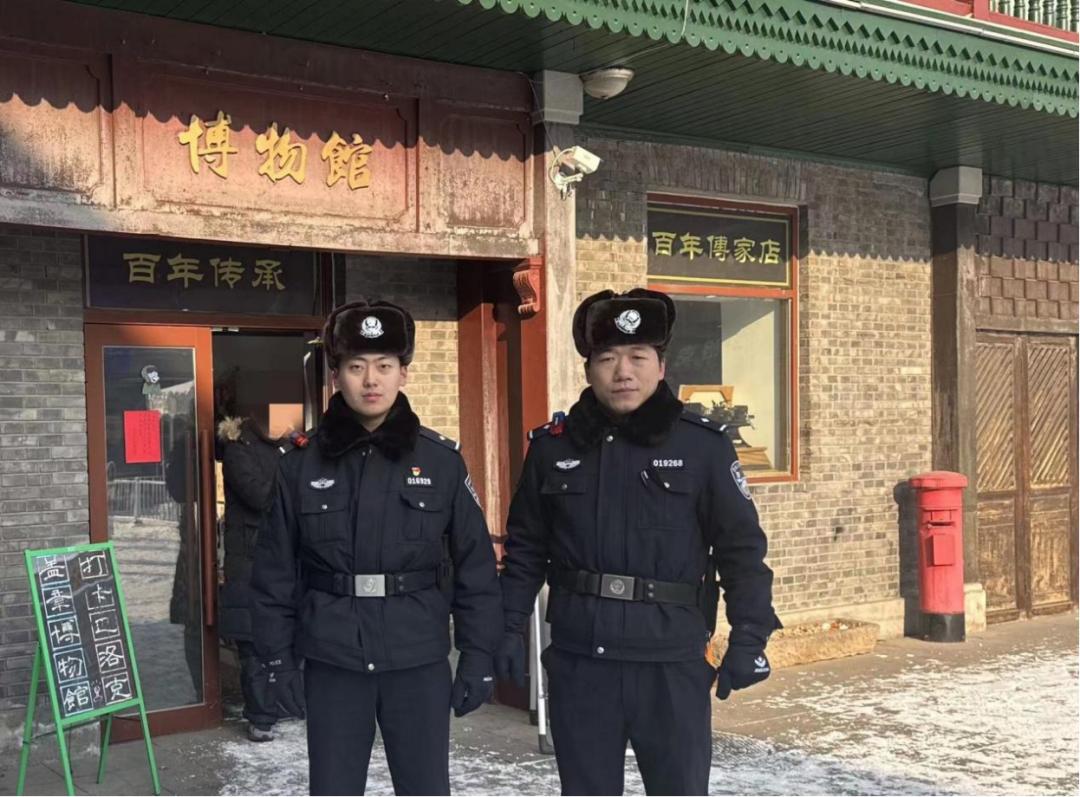 警察冬季常服图片