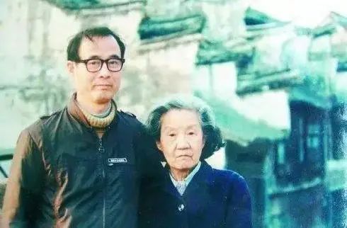 儿子朱尚刚1976年下半年,在外漂泊三十余年的宋清如回来了,回到朱生豪