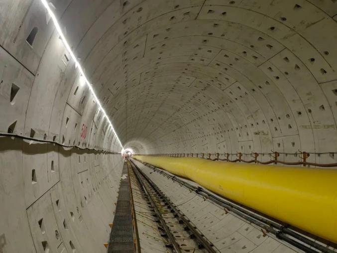 作为崇明陆域段第一段隧道区间,项目各参建单位历经8个月精心策划