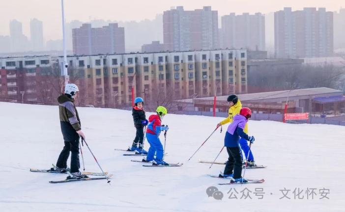 踏冰逐雪 河北多地冰雪運動