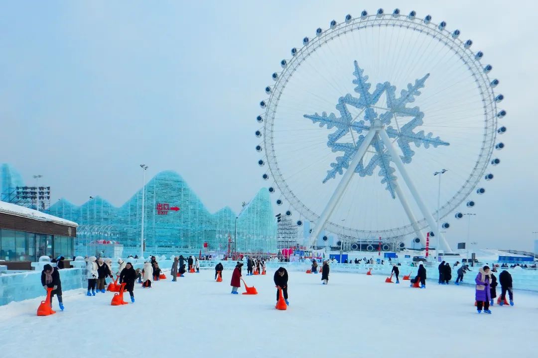 激情迎亚冬 冰雪暖世界 在哈尔滨冰雪大世界免费滑雪滑冰