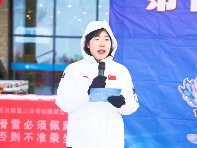 市教育和体育局党组书记,局长韩宏利为比赛致辞.