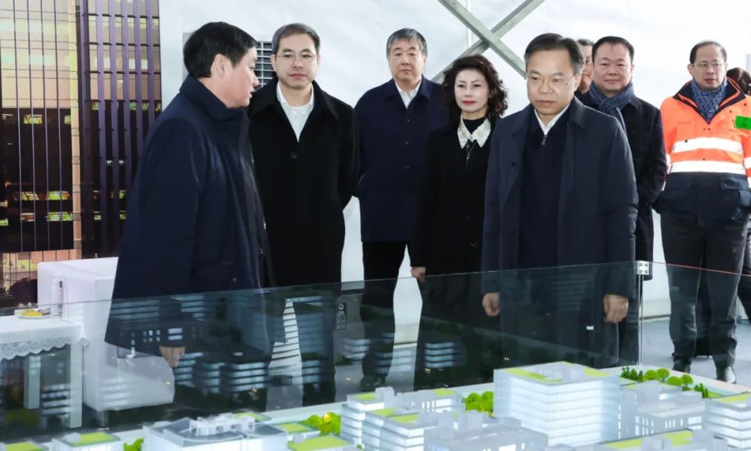 董事长杭迎伟,临港新片区党工委委员,管委会专职副主任吴杰,上海建科