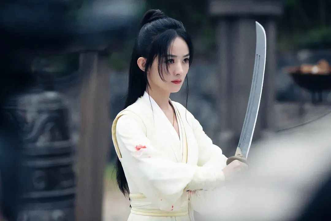 它摒弃"男尊女卑"的原有世界观,塑造一个新的"女尊男卑"的世界,让女性