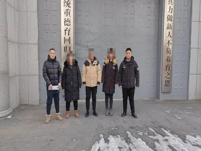 牟利罪被河北省沧州市公安局列为网上逃犯,现三人在四平市铁东区活动
