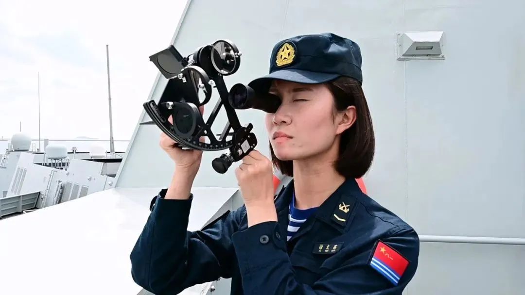 中国海军军服女兵图片