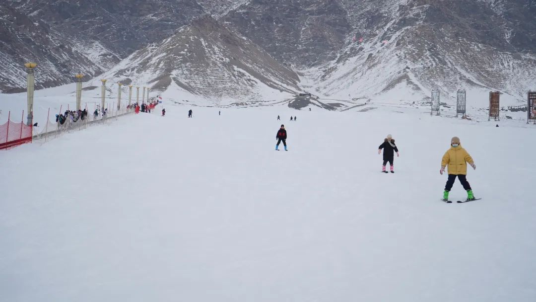 玩转富蕴 新天地滑雪场 青少年冰雪运动的乐园