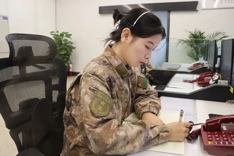 今天,通信女兵带你品味腊八粥