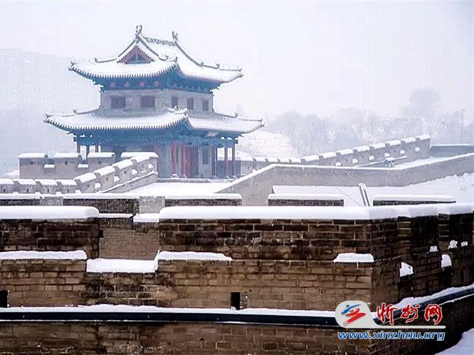 一場雪落之後,天地之間白茫茫一片,只留下乾乾淨淨的白色,卻給人一方