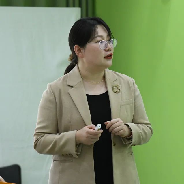 鞠薇传播学院二等奖李春兰地理科学学院二等奖陆煜玮美术学院二等奖