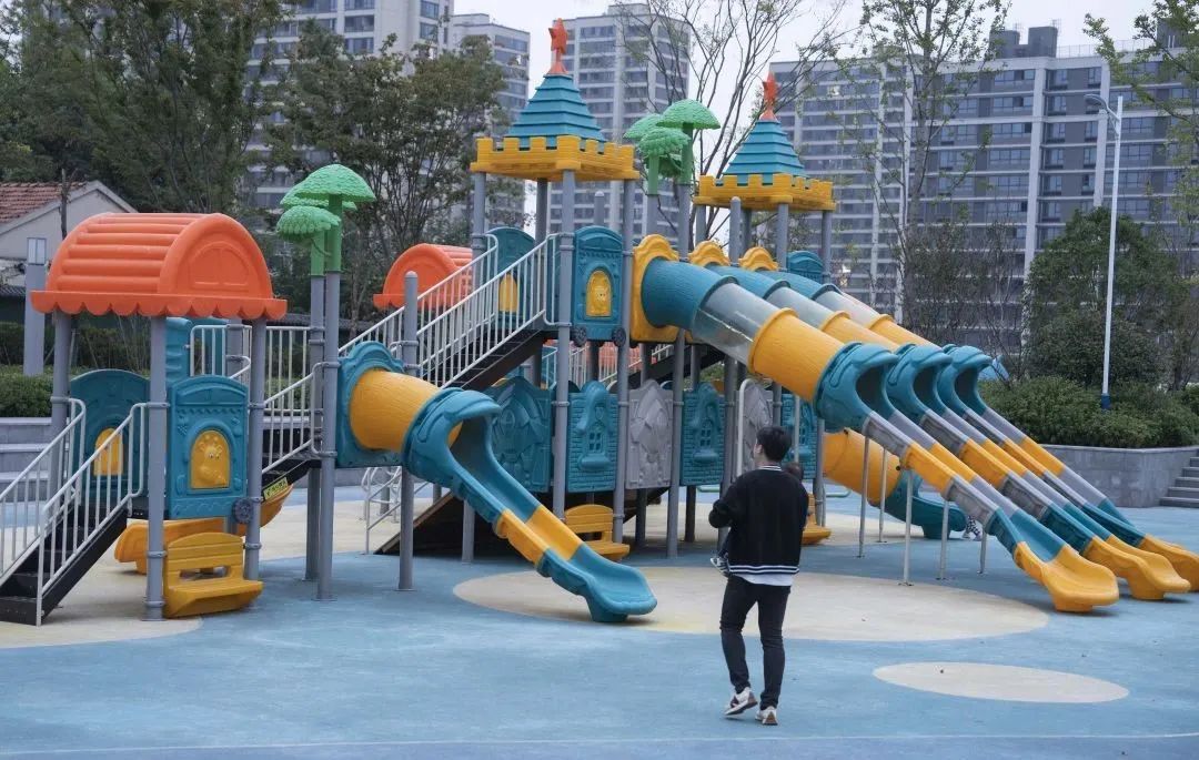 以打造金华市儿童公园为示范,由点到线,由线及面,对标提升,不断完善