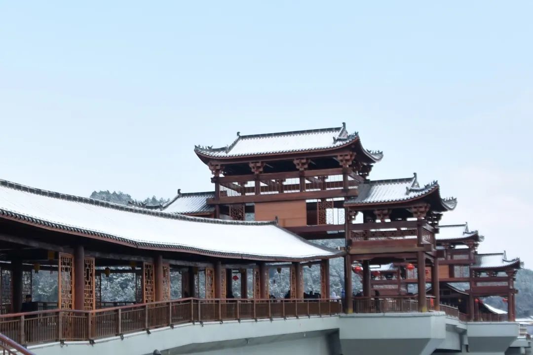 在会昌戏剧小镇,看2024年的第一场雪