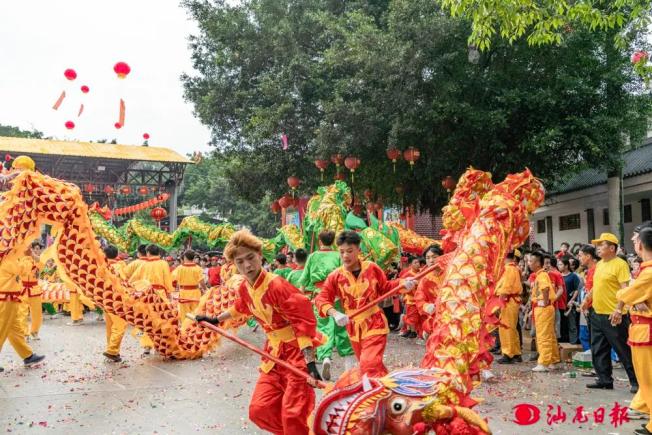 曲班坐唱,竹馬戲,滾地金龍,地景等海陸豐傳統春節表演節目,原汁原味