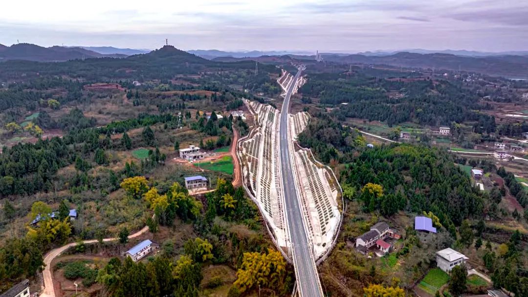 正线铺轨完成!预计年内开通_澎湃号·政务_澎湃新闻-the paper