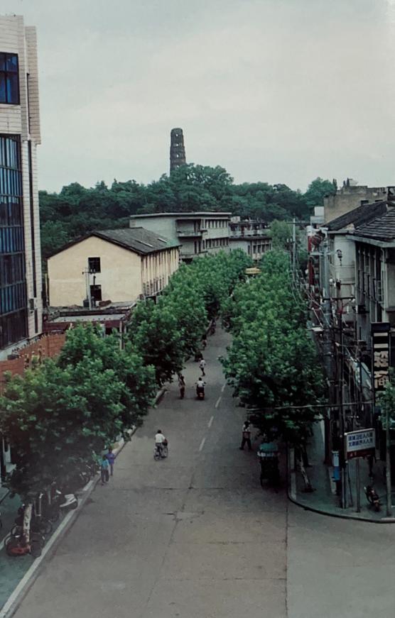 曾是縣城商業繁華之地和平路,人民路和解放路一帶車水馬龍 塵土飛揚