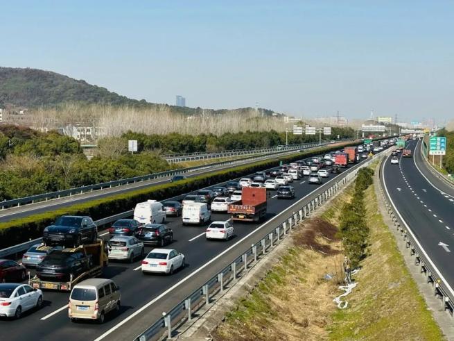 二是高速公路易堵点段依然存在.
