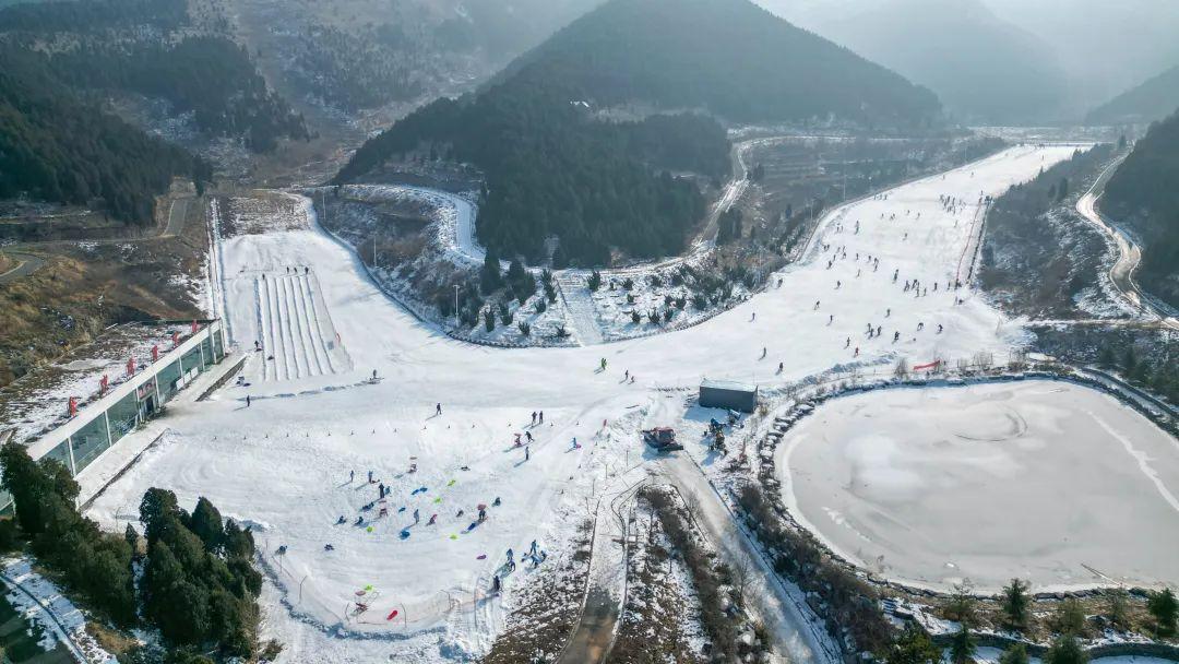 高阳山温泉滑雪场图片