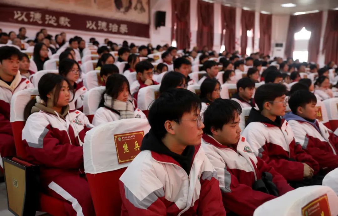陈琪到松桃民族中学讲授思想政治理论课_澎湃号·媒体_澎湃新闻-the