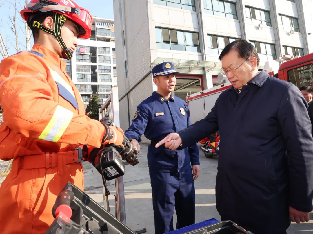 王忠林到武汉检查安全生产工作强调 在抓实抓细严抓狠抓上下功夫 推动