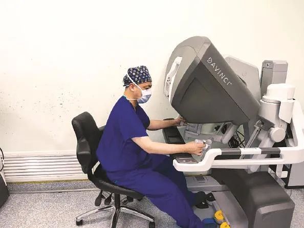 机械人给病人做减重手术外科手术减重适宜中重度消瘦者
