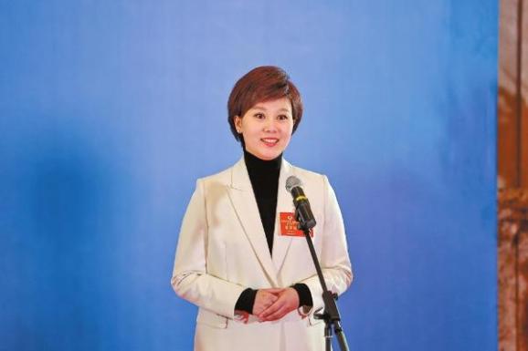 两会"她"声音 | 谈心声说期待,听听她们怎么说_澎