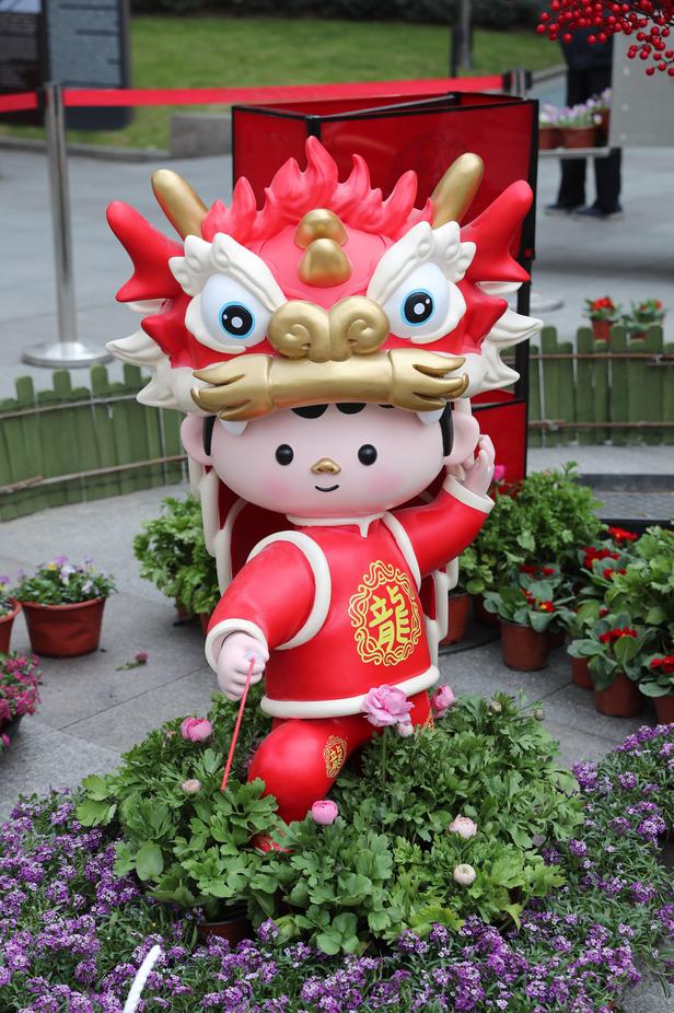 "龙年福娃"可爱登场,新年这里最出片|爱申活暖心春_澎湃号·政务_澎湃
