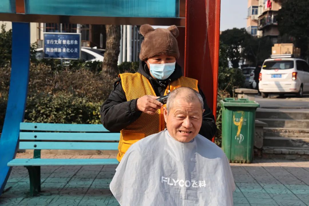 【温暖瀍河】爱心义剪进家门  焕然一新暖人心