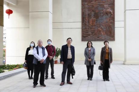 调研期间,林振华一行还走访了中庭广场,诉讼服务中心,档案室等办公