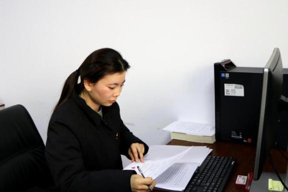 走进身边的法官|张小蕊:善意能动地化解好每一起矛盾纠纷_澎湃号