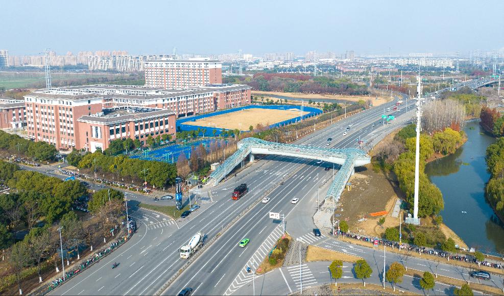 这座过街天桥投用！_澎湃号·政务_澎湃新闻-The Paper