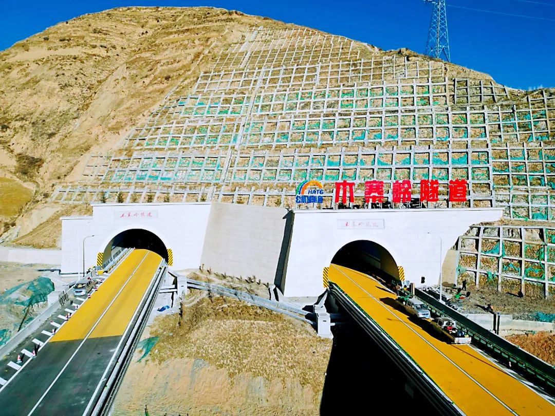 黎霍高速太岳山隧道图片