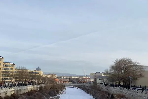 昨天,內蒙古大部地區天氣晴朗,錫林浩特市,赤峰市,通遼市等地出現