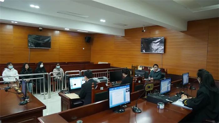 法庭开放日丨返乡大学生“打卡”马庄法庭“沉浸式”体验法庭工作