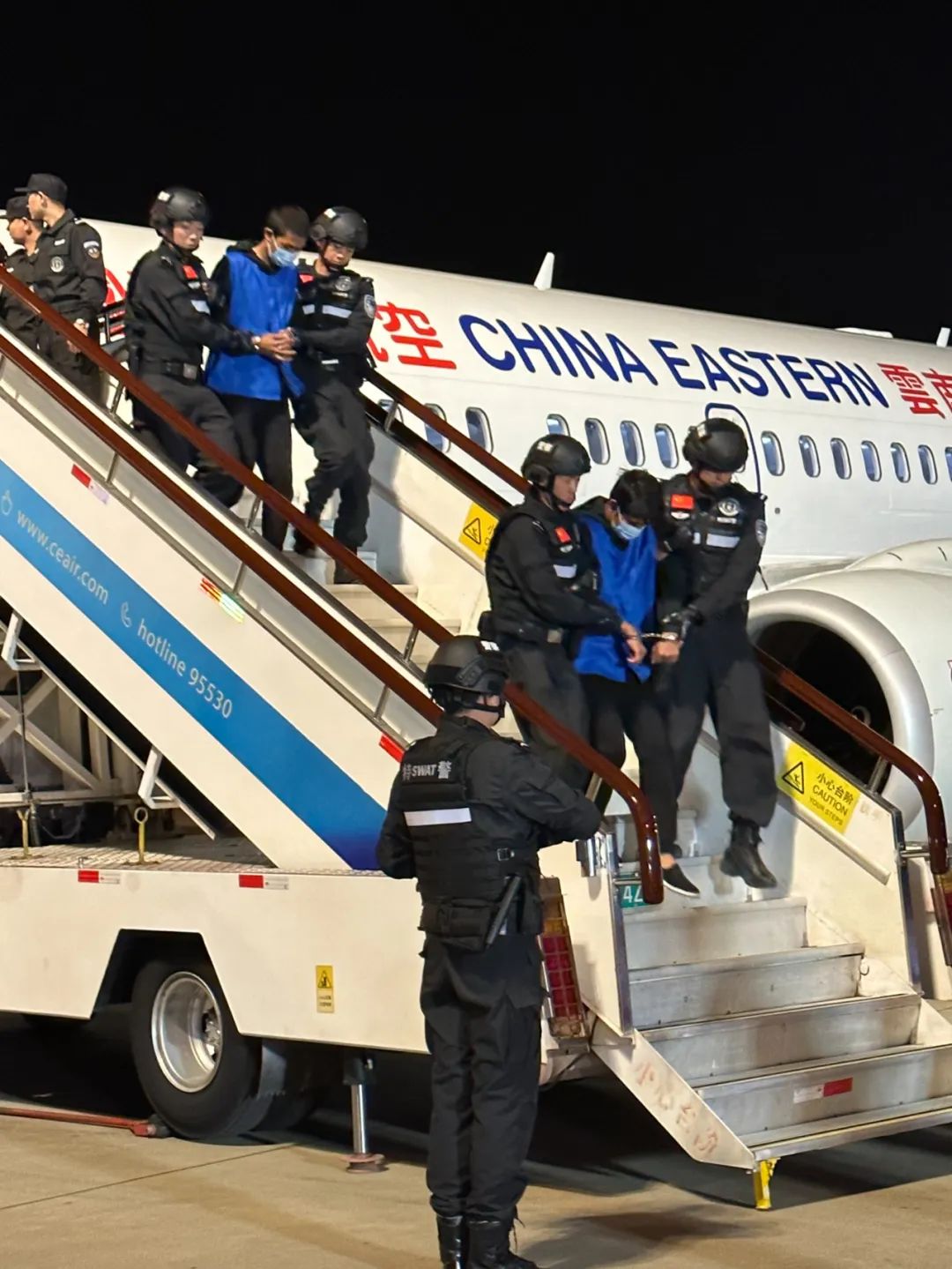 白所成等10名缅北重大犯罪嫌疑人被成功押解回国_澎湃号·政务_澎湃