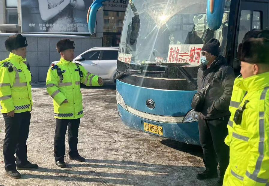 护航春运 | 蛟河交巡警开展"春运守护"行动_澎湃号·政务_澎湃新闻