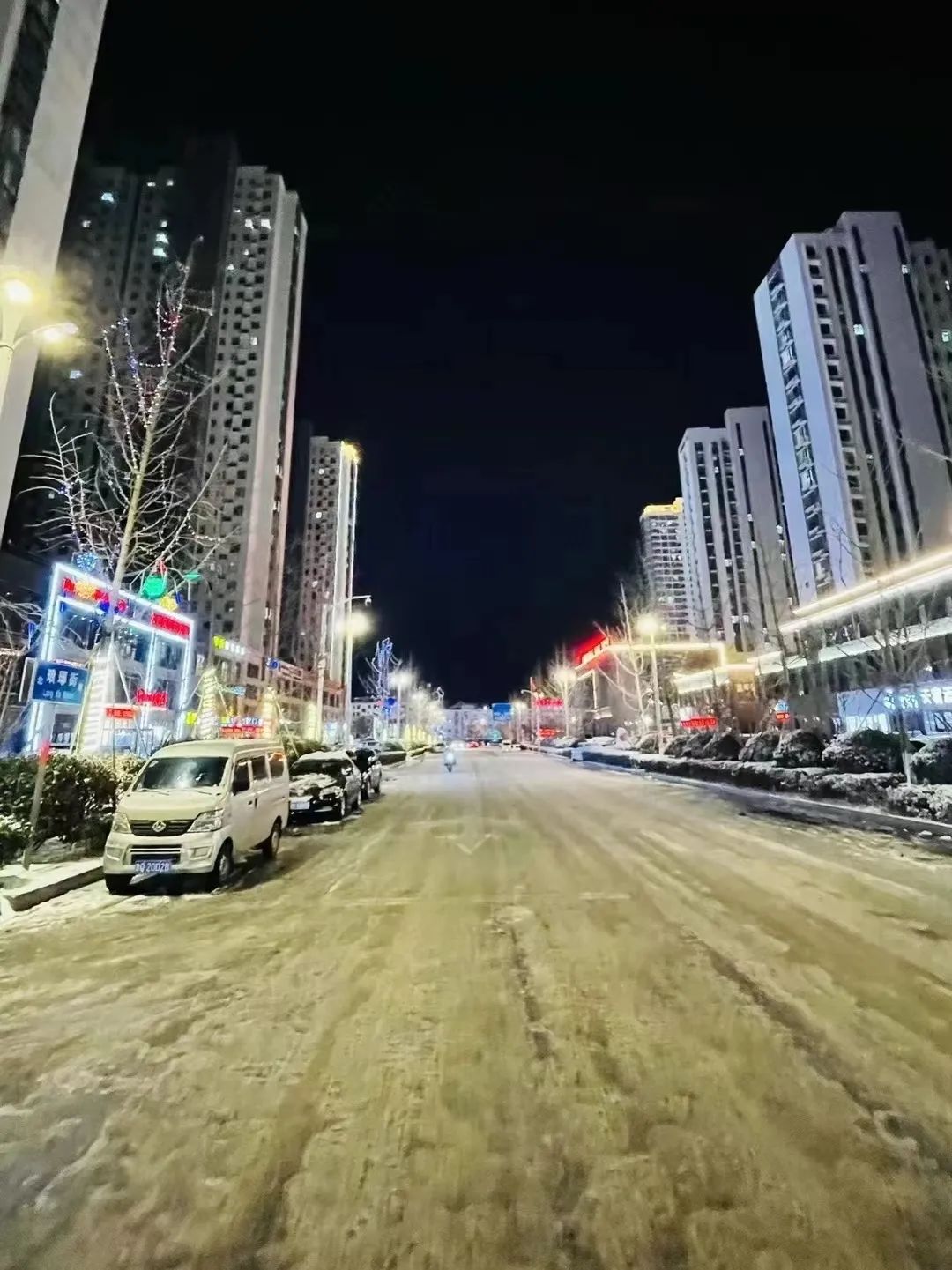 别具一番韵味美轮美奂化身冰雪仙境整个街区被雪覆盖这场雪飞在临沂