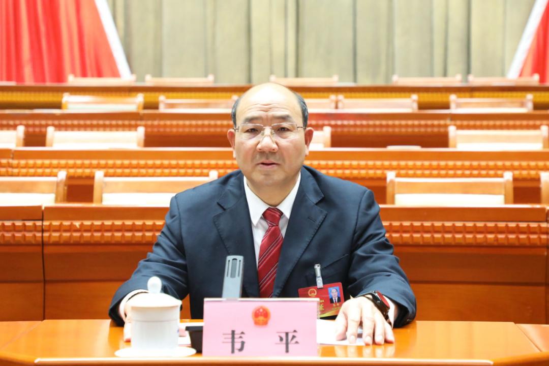 大会第五次会议预备会议在市行政中心礼堂举行，会议表决通过有关事项。市人大常委会主任韦平主持会议。市人