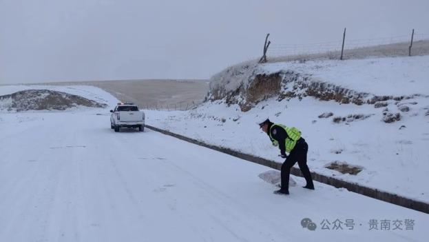 山路段路面積雪較厚,車輛現可緩慢通行國道227線黃沙頭至多什則山路段