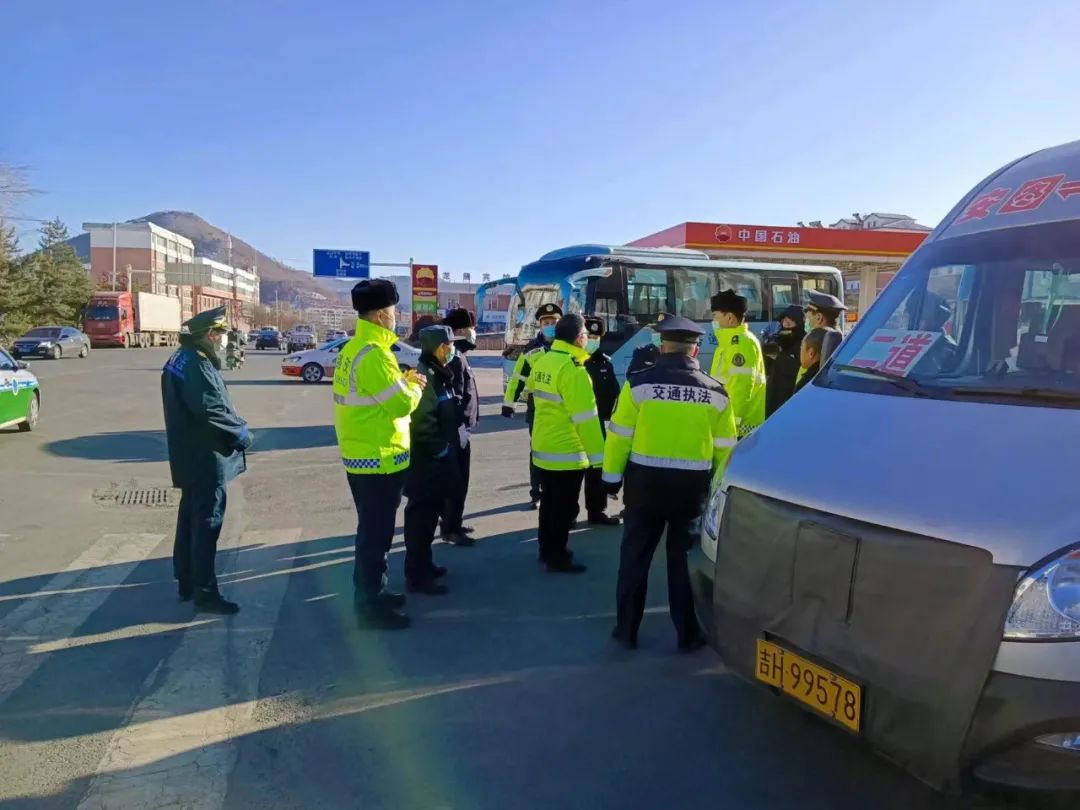 安图公安交警联合运管加强春运期间客运车辆检查工作