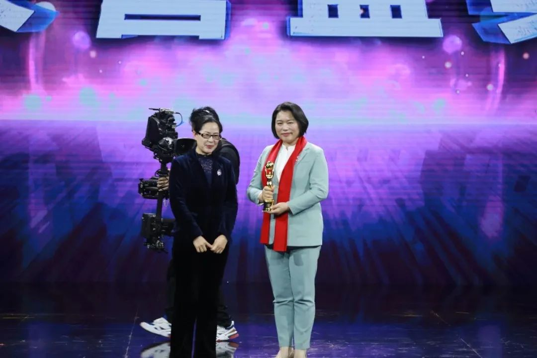 荣誉盛典全网正式上线！看2023年度三农人物闪耀舞台→