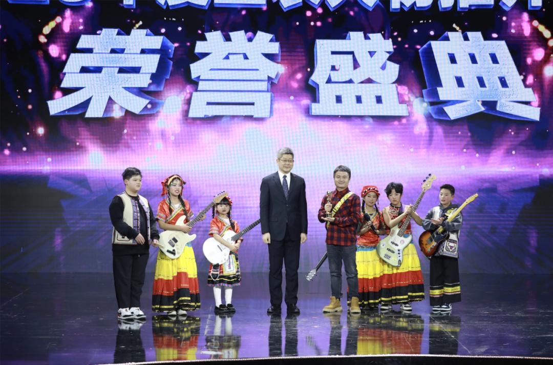 荣誉盛典全网正式上线！看2023年度三农人物闪耀舞台→