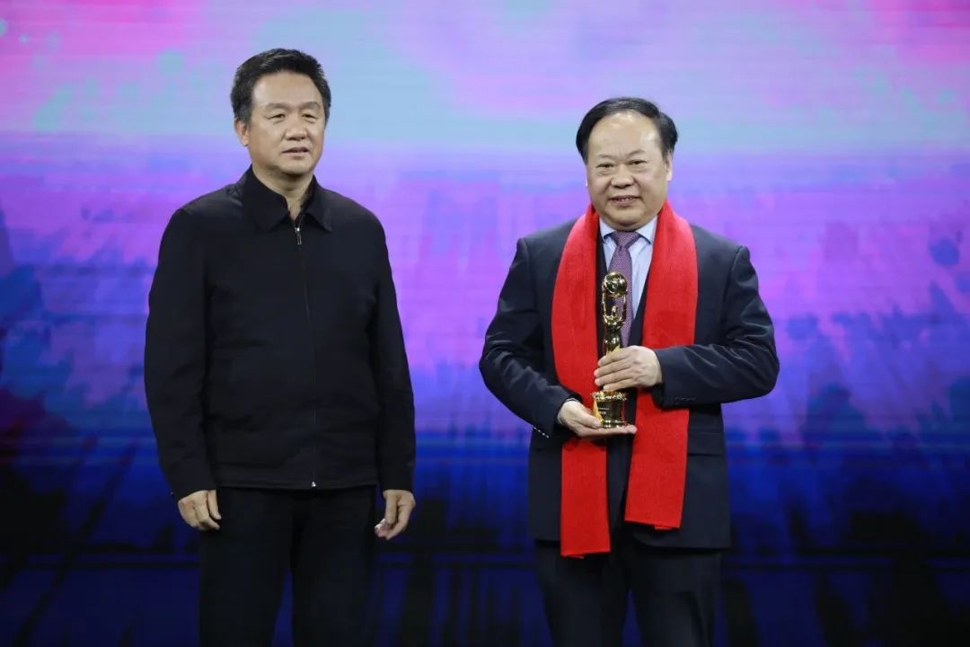 荣誉盛典全网正式上线！看2023年度三农人物闪耀舞台→